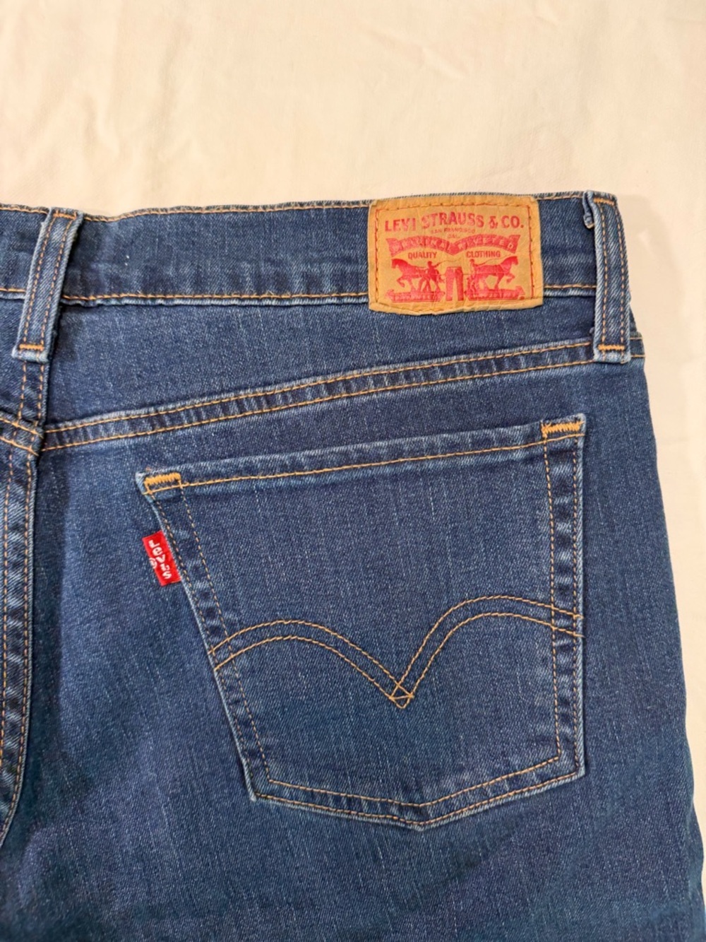 Levi's 414 Classic Straight Women's Denim in Medium-Dark Blue - Picture 5 of 7
